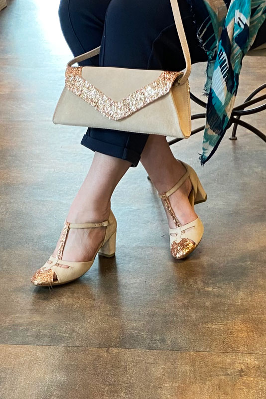 Copper gold and powder pink women's T-strap open side shoes. Round toe. Medium block heels. Worn view - Florence KOOIJMAN